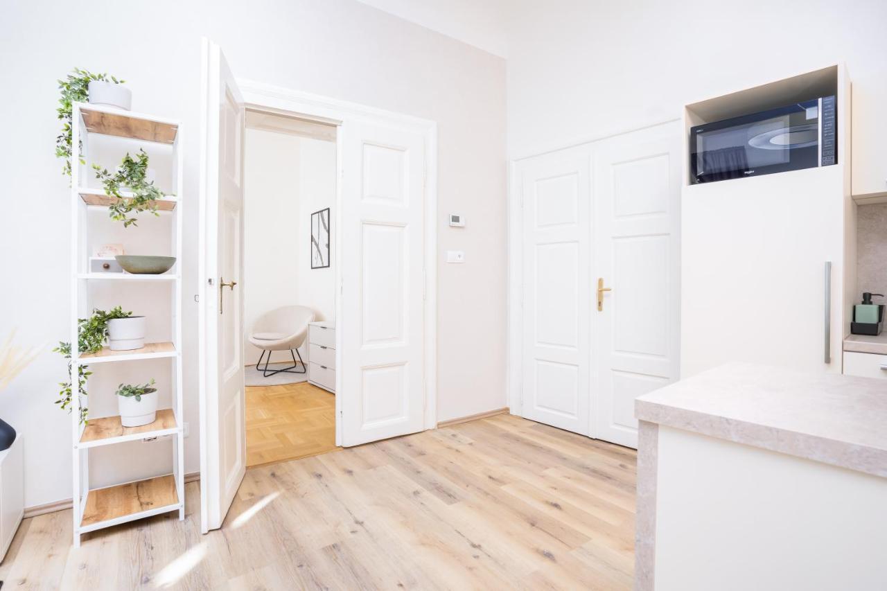 Days - Bright - Old Town Apartament